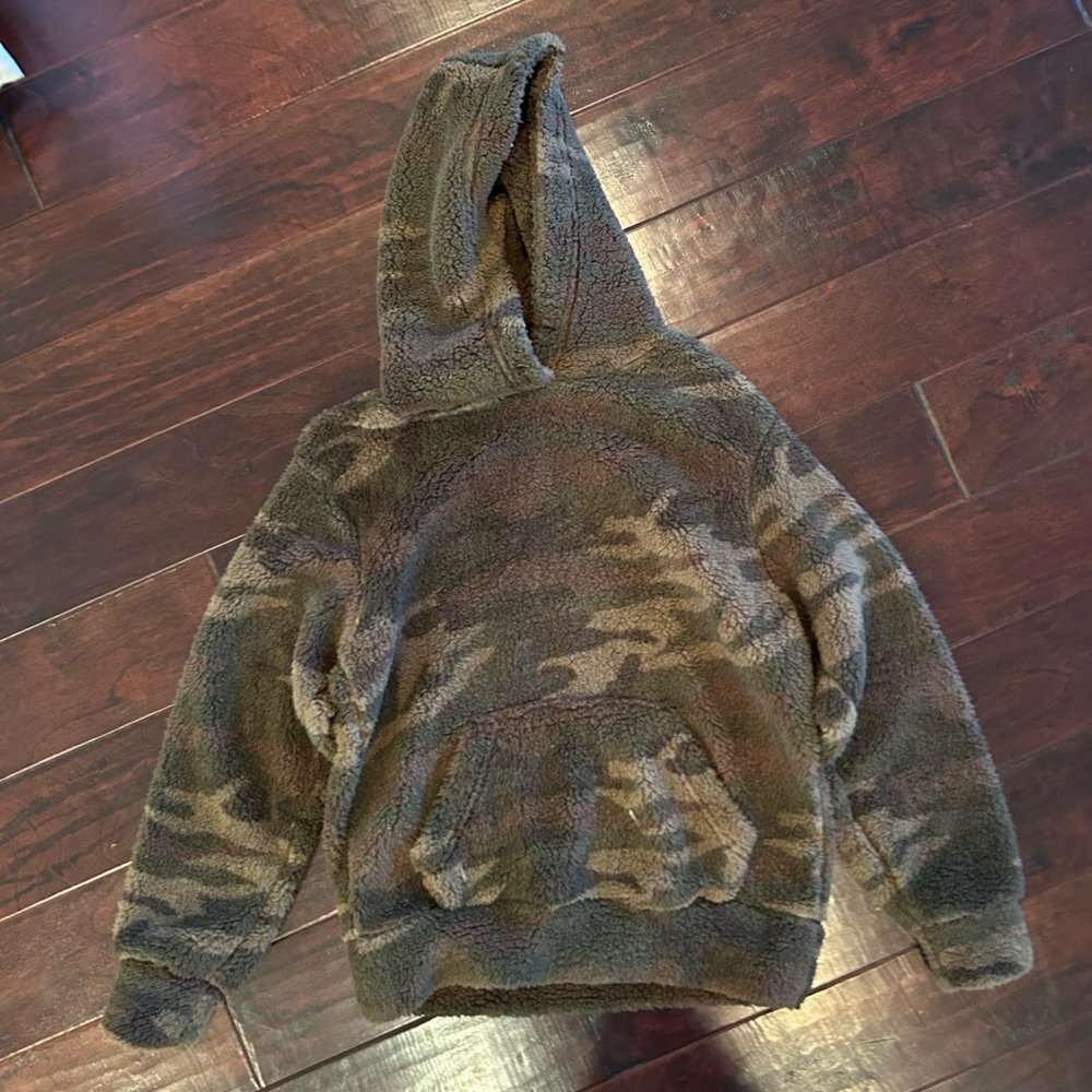 camo hoodie. very soft and warm!! brand: rewash. condition: brand new
